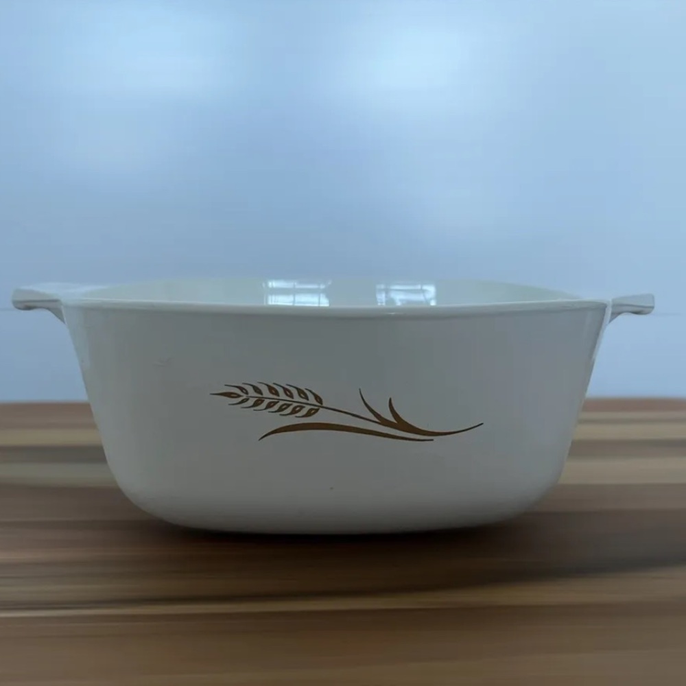 Vintage Corningware 1 1/2 QT Golden Wheat casserole dish